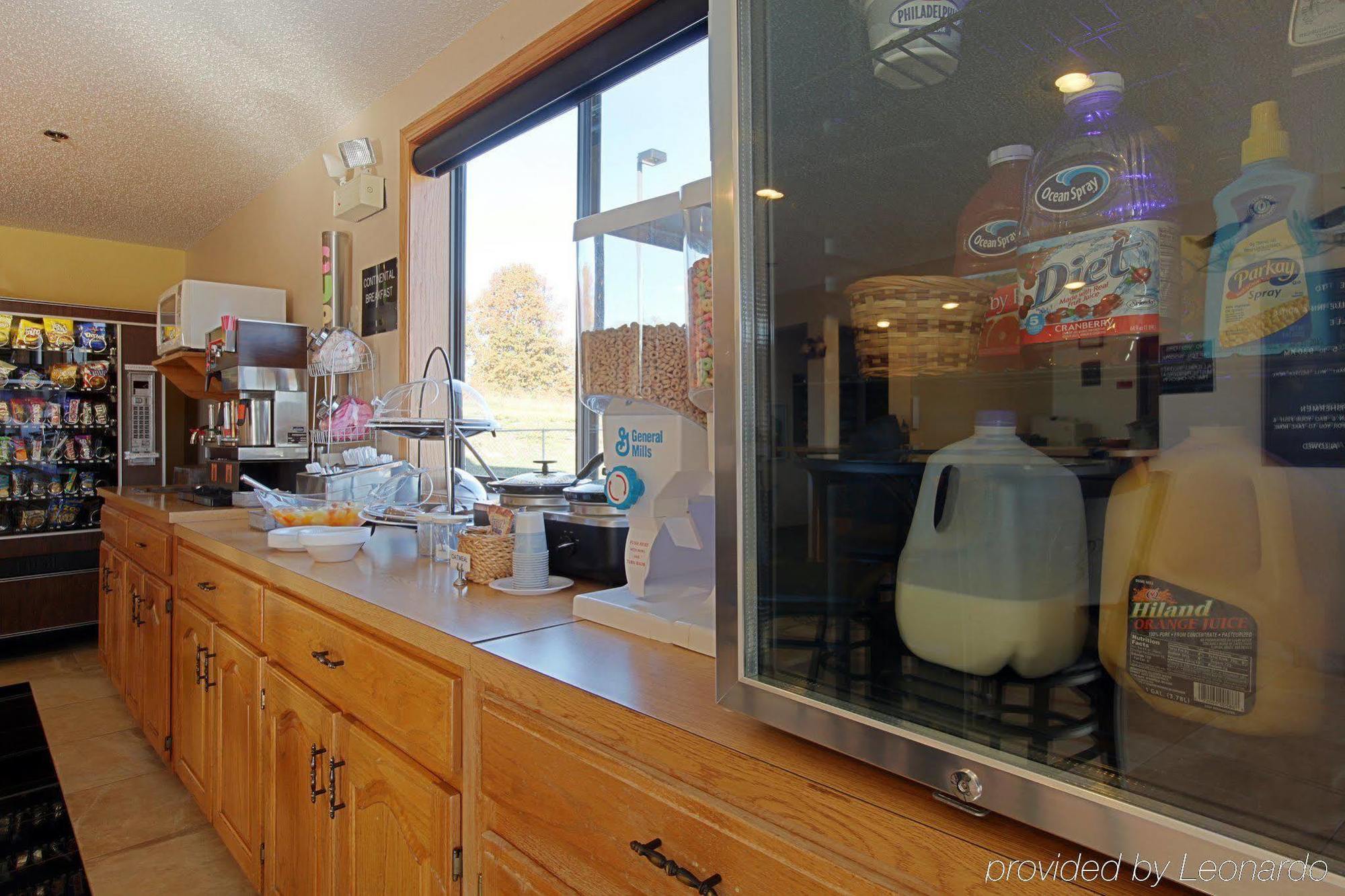 Americas Best Value Inn & Suites Cassville Roaring River Restaurang bild