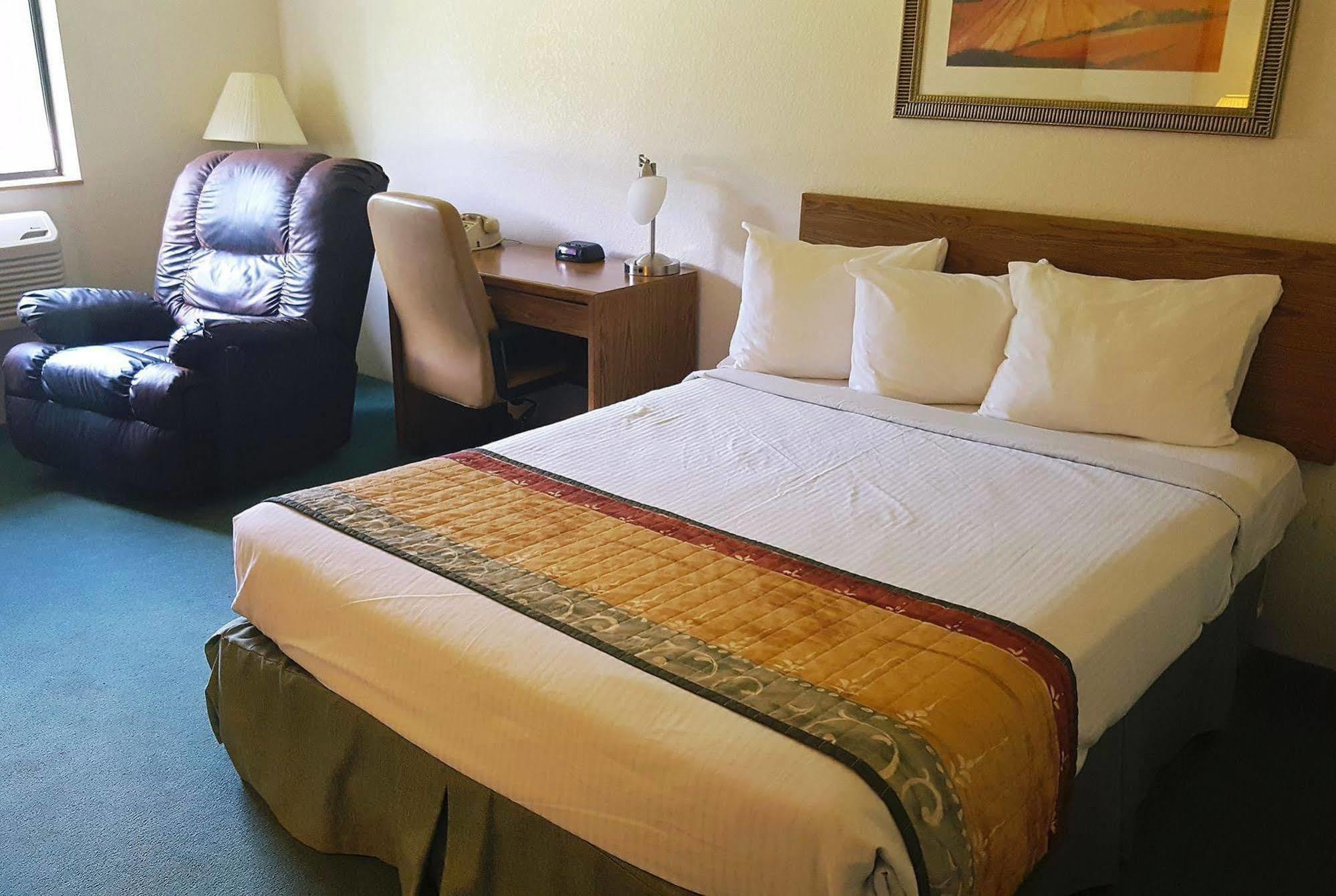 Americas Best Value Inn & Suites Cassville Roaring River Exteriör bild